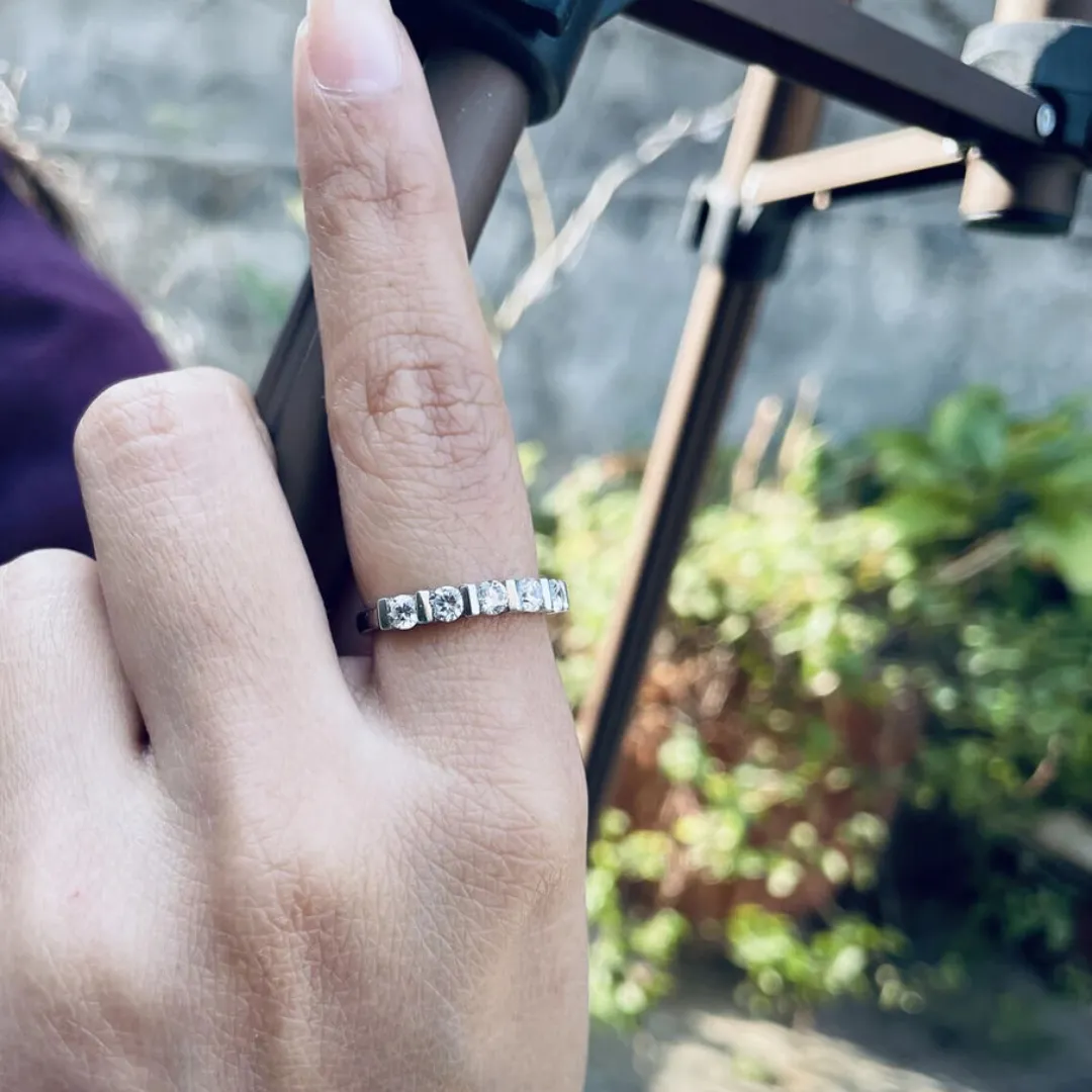 /public/photos/live/Round Moissanite Five Stone Wedding Diamond Ring 727 (4).webp